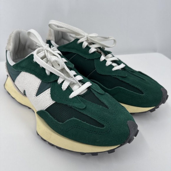 New Balance 327 Green |White UNISEX 10 (w) 8.5 (m) Suede Excellent Condition - Picture 1 of 13